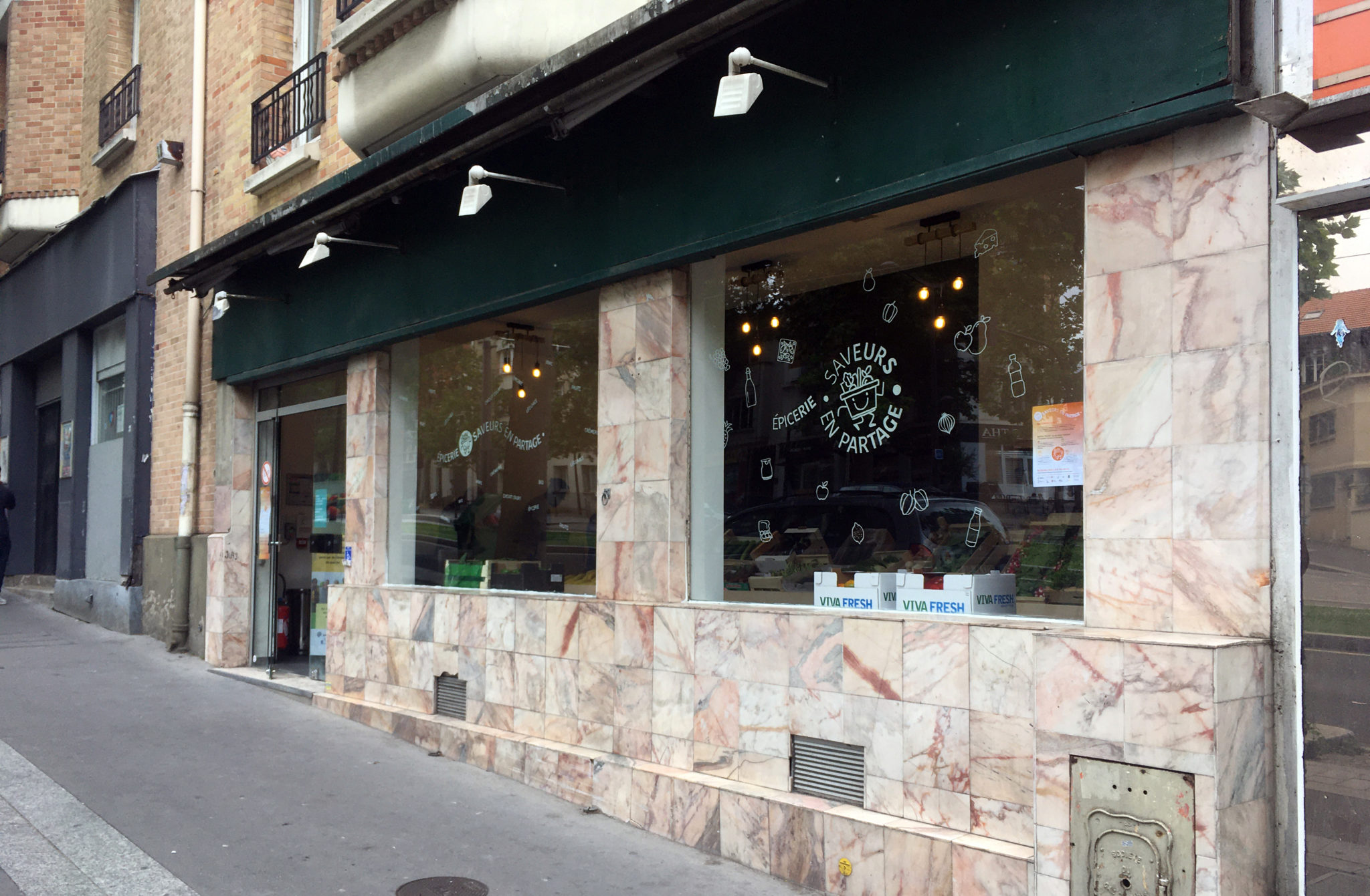 17 Rue De La Plaine 75020 Paris Ouverture de l’épicerie bio « Saveurs en partage » aux portes du 20e